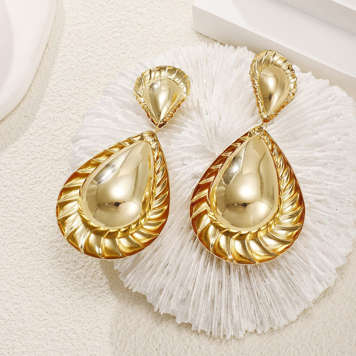 Women's earrings in artistic, structured design Symbol Fashion