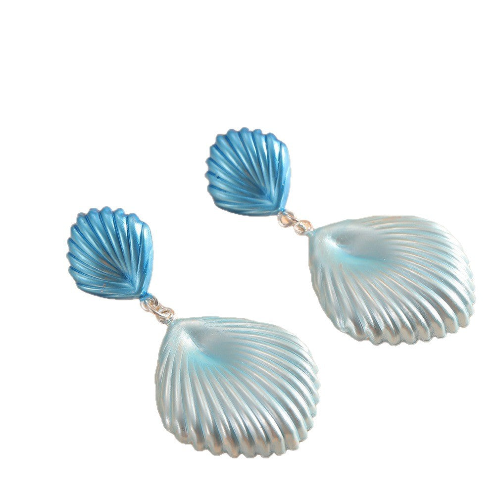Ladies Hanging Earrings in Elegant Shell Design Symbol Fashion