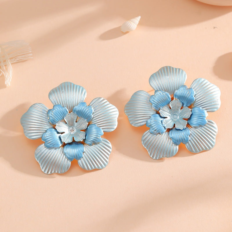 Ladies' flower earrings with intricate design and glossy accents Symbol Fashion