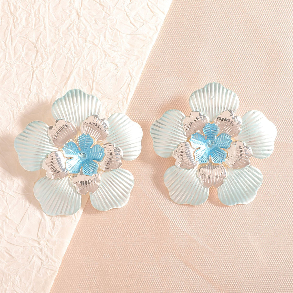Ladies' flower earrings with intricate design and glossy accents Symbol Fashion