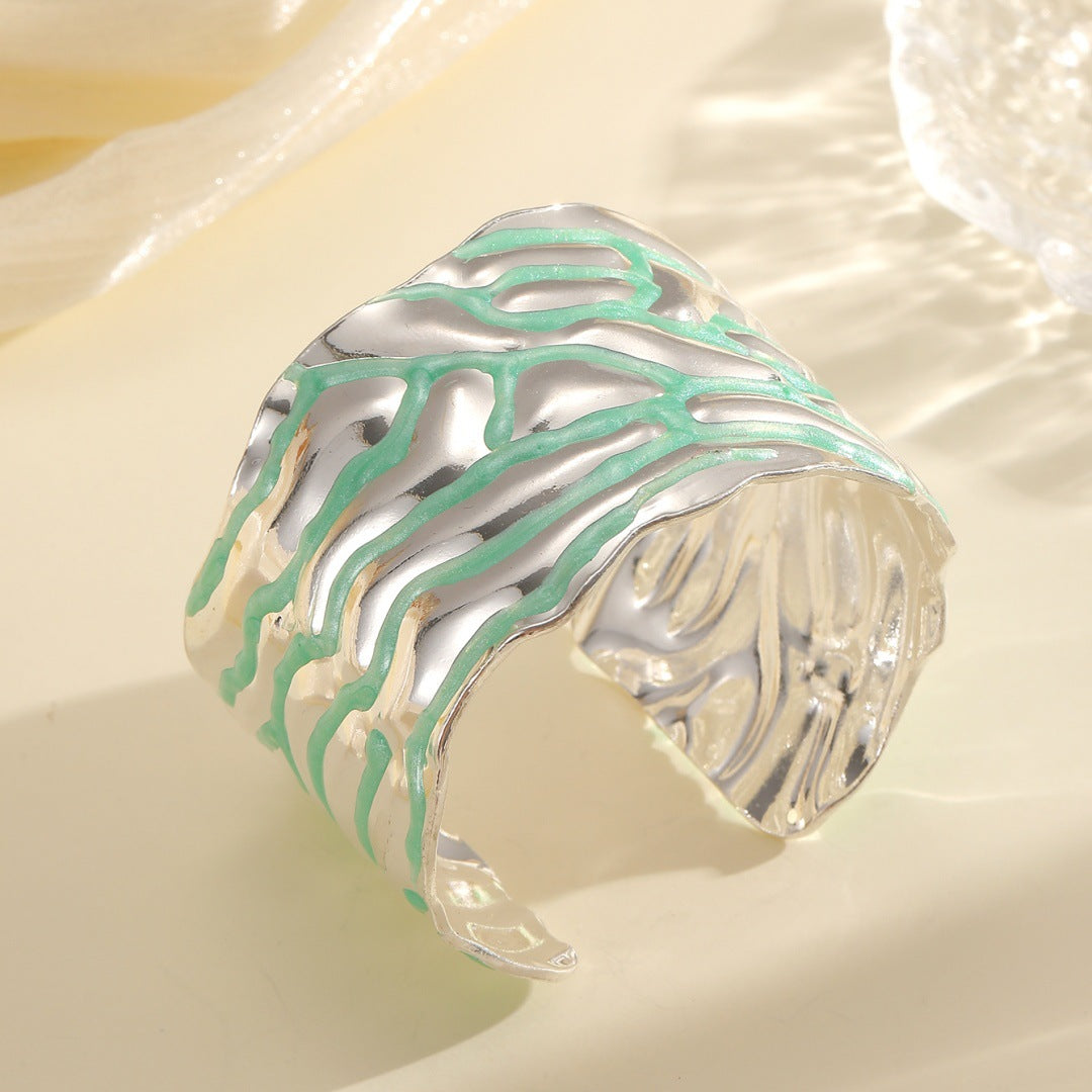 Women Open Bangle with Artistic Wave Pattern Symbol Fashion