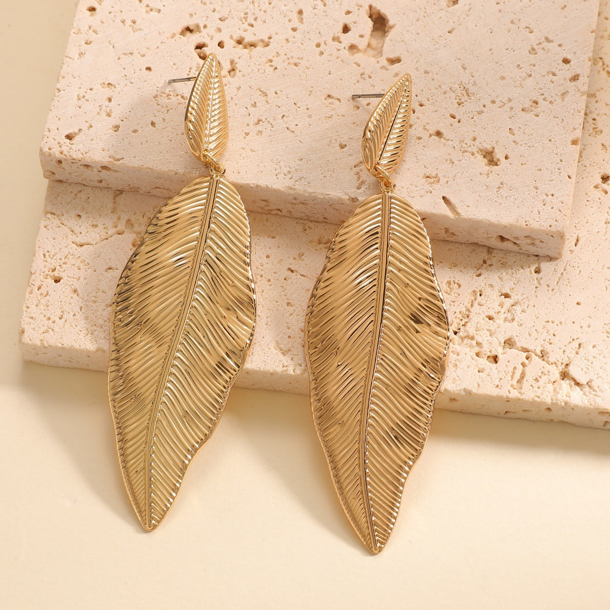 Women's Hanging Earrings in Elegant Leaf Design Symbol Fashion