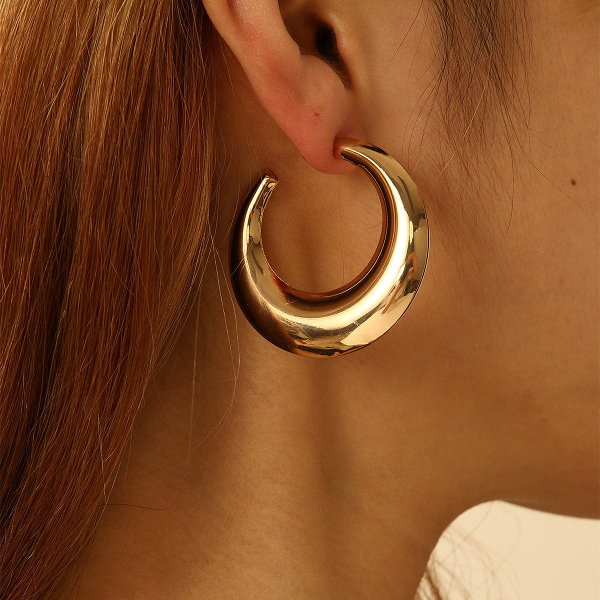 Women's Hanging Earrings in Modern Crescent Design Symbol Fashion