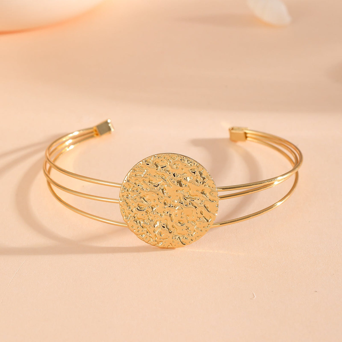 Women's bracelet with intricate bow design Symbol Fashion