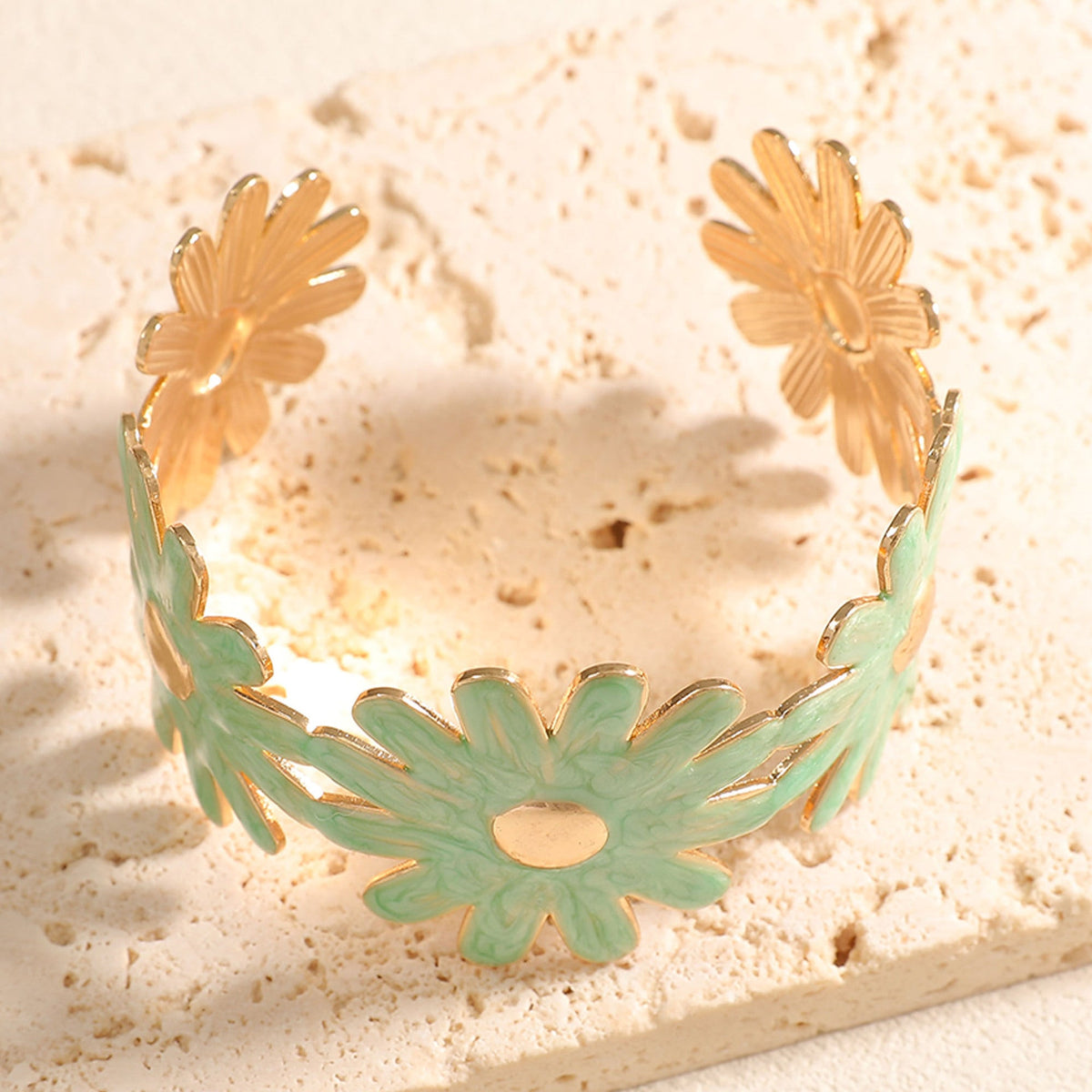 Women's bangle with floral flower pattern Symbol Fashion
