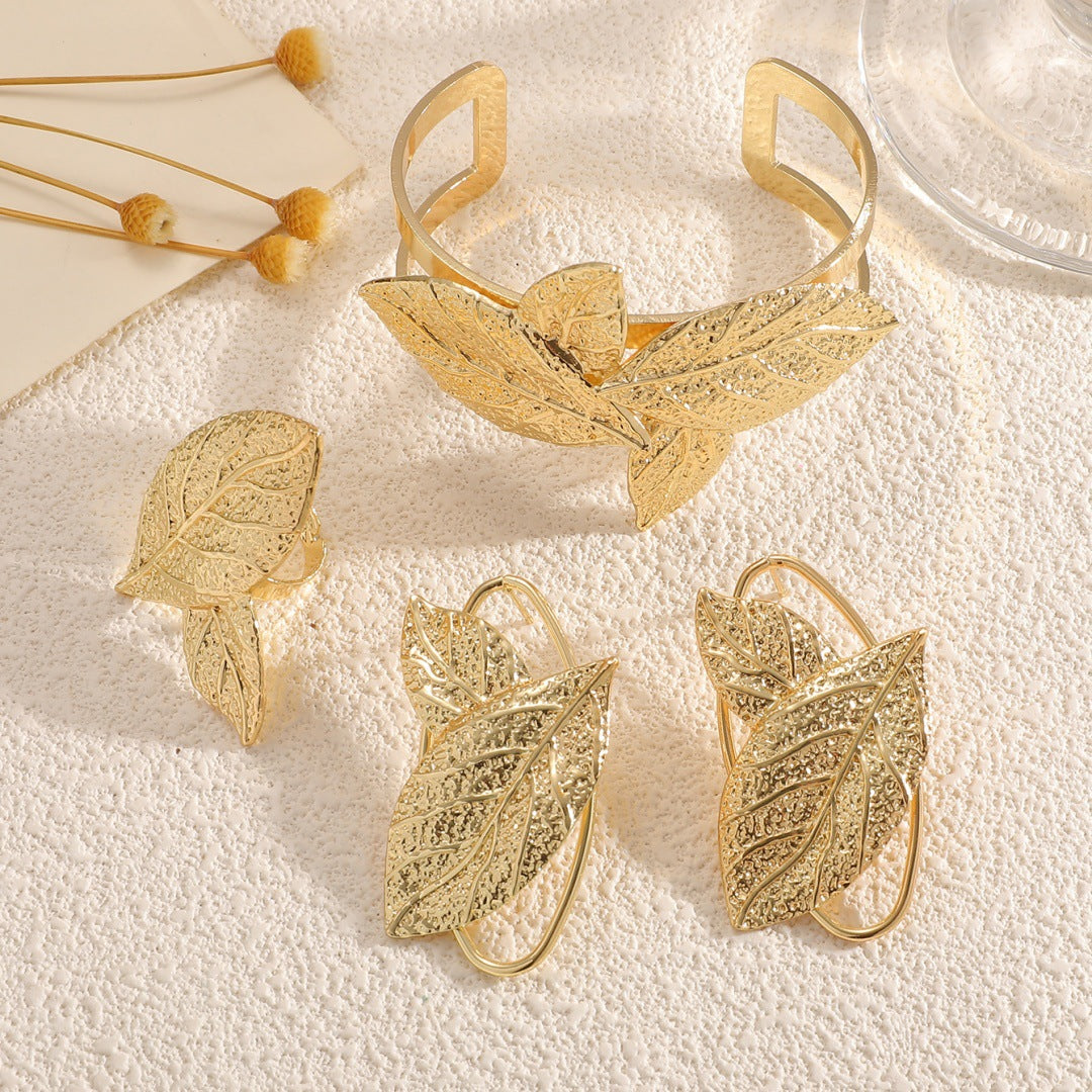 Women’s bracelet with elaborate leaf design Symbol Fashion