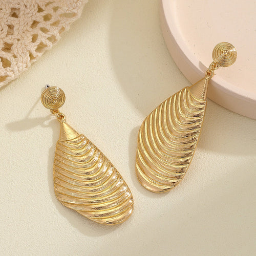 Ladies Elegant Earrings made of high-quality, textured metal Symbol Fashion