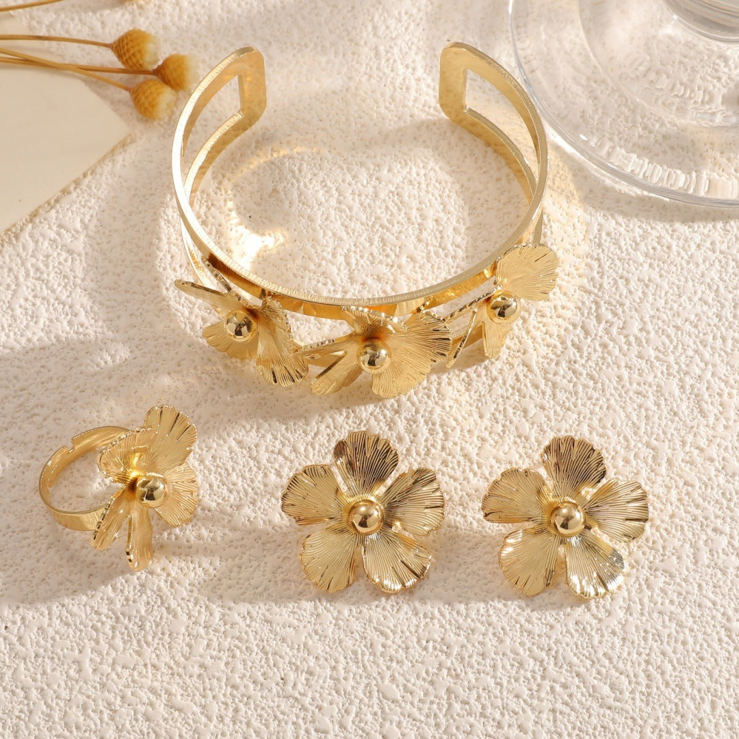 Women's wrist jewelry with floral design and high-quality surface finishing Symbol Fashion