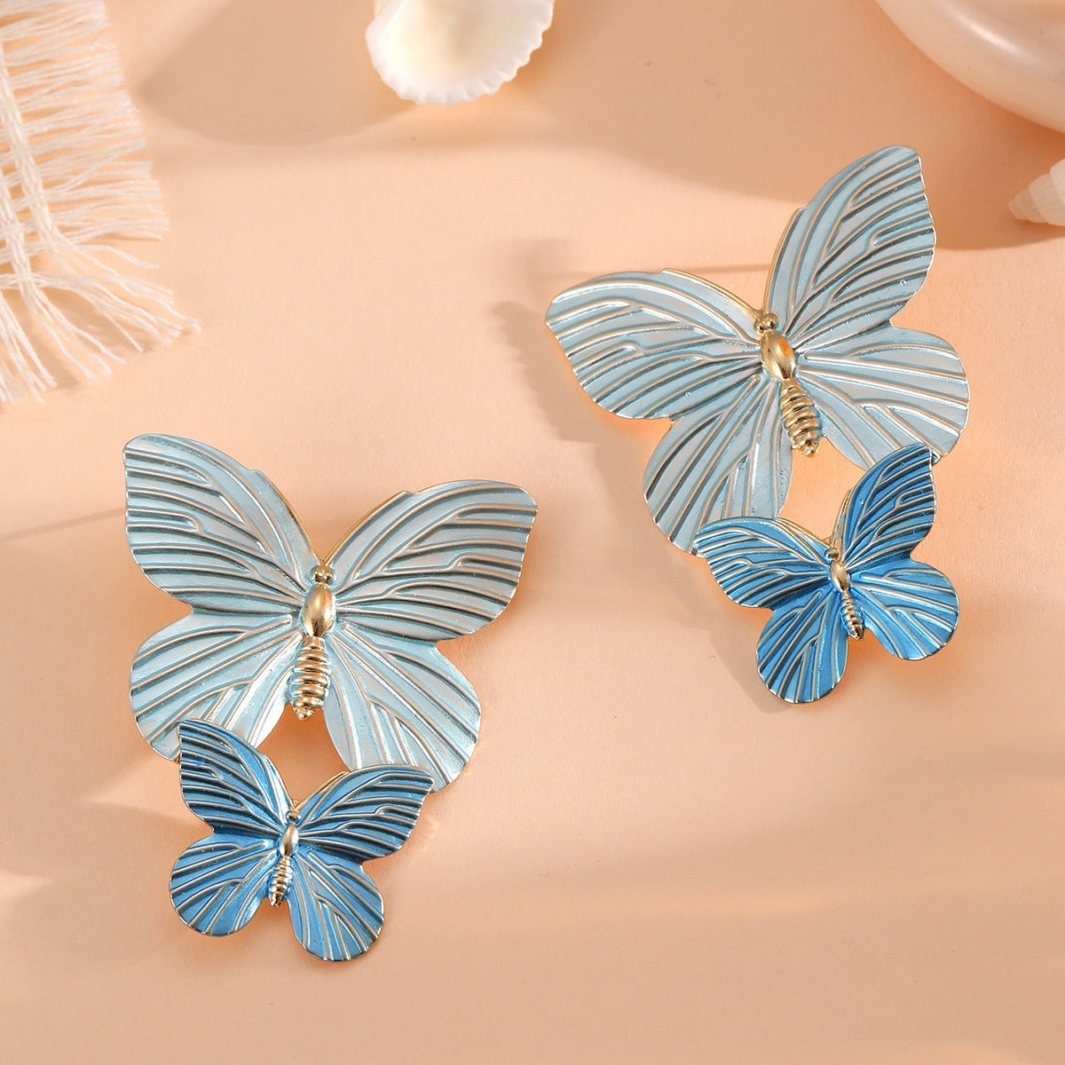 Ladies' brooches in elegant butterfly design Symbol Fashion