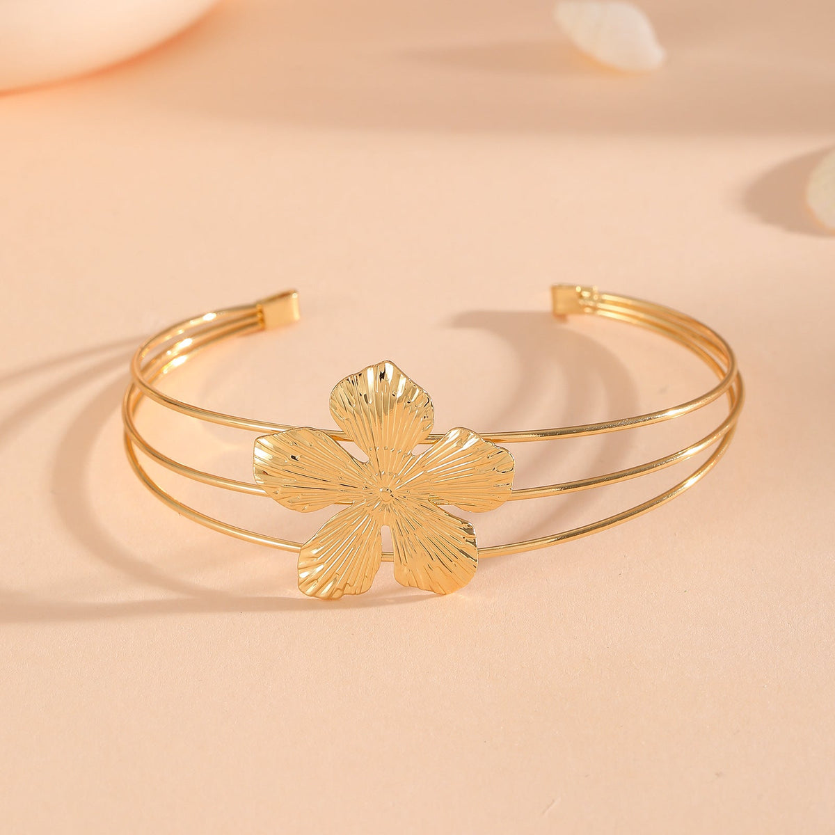 Women's bracelet with intricate bow design Symbol Fashion