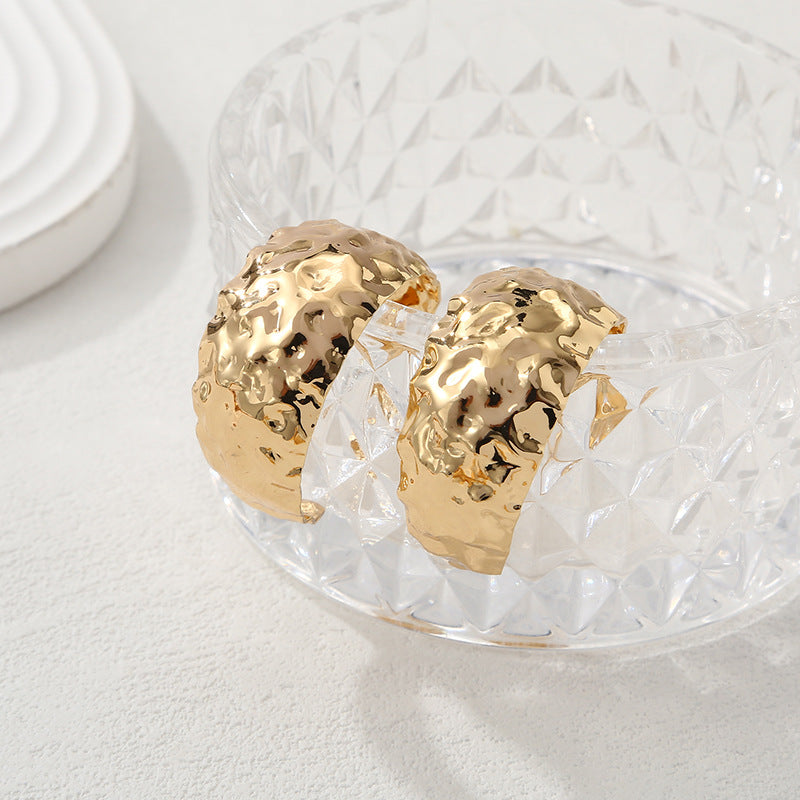 Women's bangles made of high-quality metal with an elegant wave pattern Symbol Fashion
