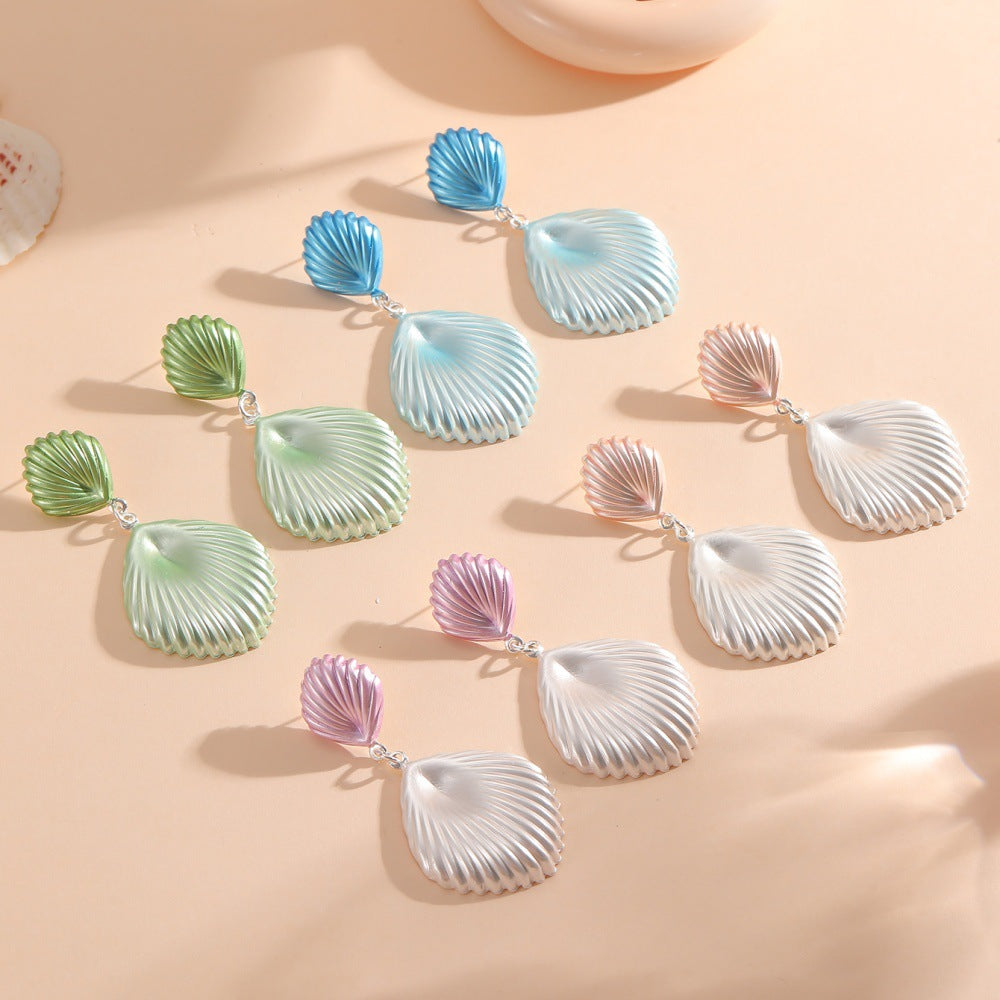 Ladies Hanging Earrings in Elegant Shell Design Symbol Fashion