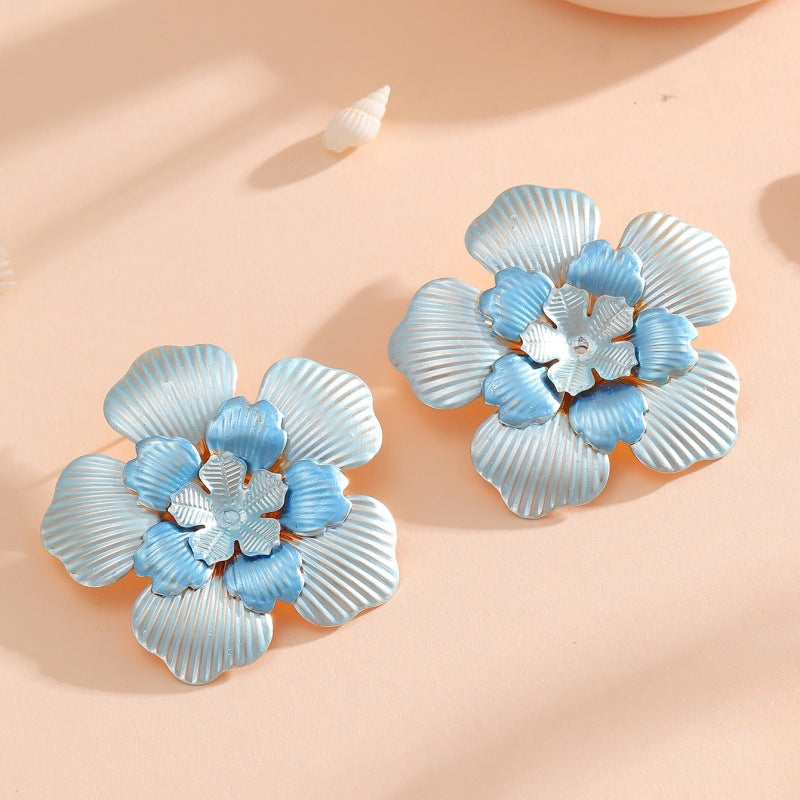 Ladies' flower earrings with intricate design and glossy accents Symbol Fashion