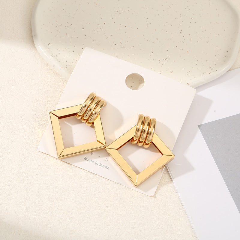 Women's Hanging Earrings with Square Design and Glossy Surface Symbol Fashion