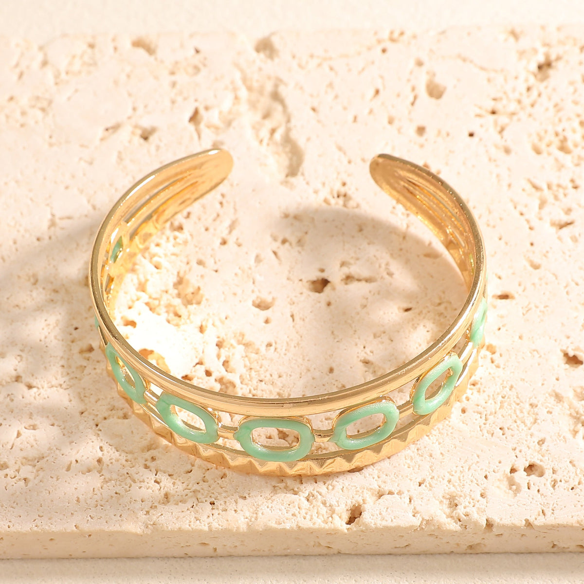 Women's cuff with elegant spiral design Symbol Fashion