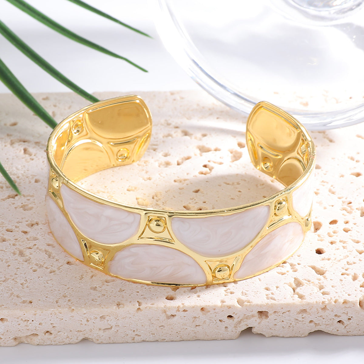 Women's cuff bracelet with artistic design Symbol Fashion