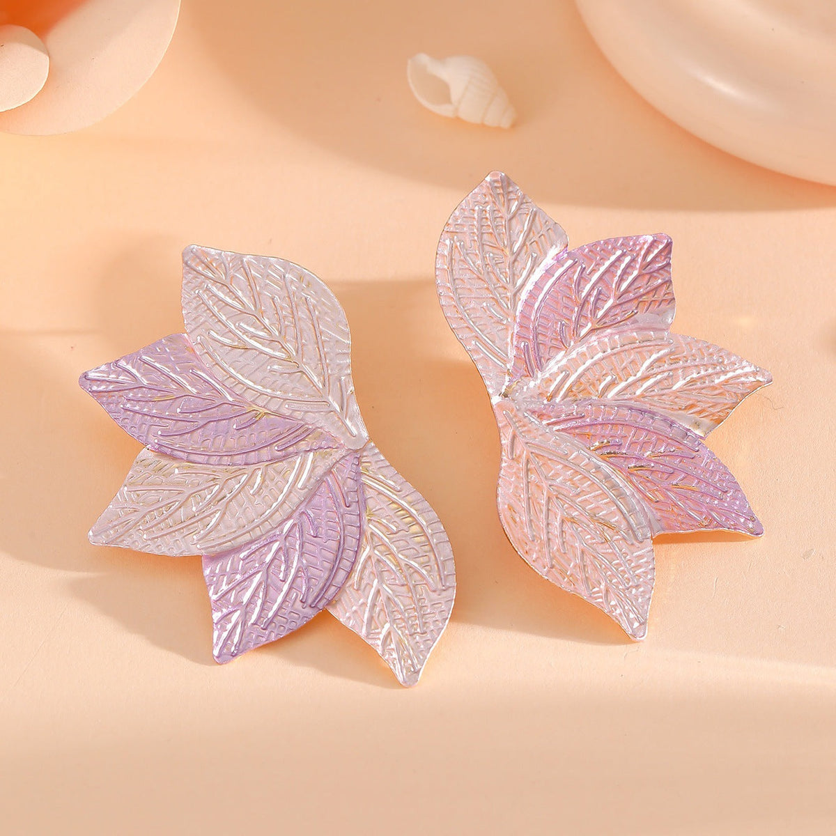 Women’s hair accessory with elaborate leaf design Symbol Fashion