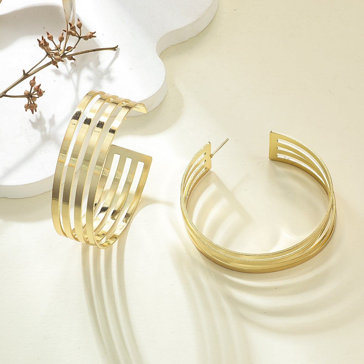Women's Hanging Earrings in Elegant Wave Pattern Symbol Fashion
