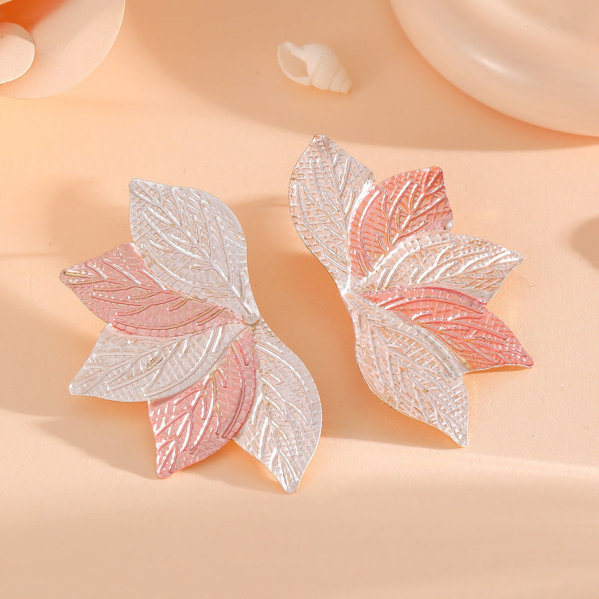 Women’s hair accessory with elaborate leaf design Symbol Fashion