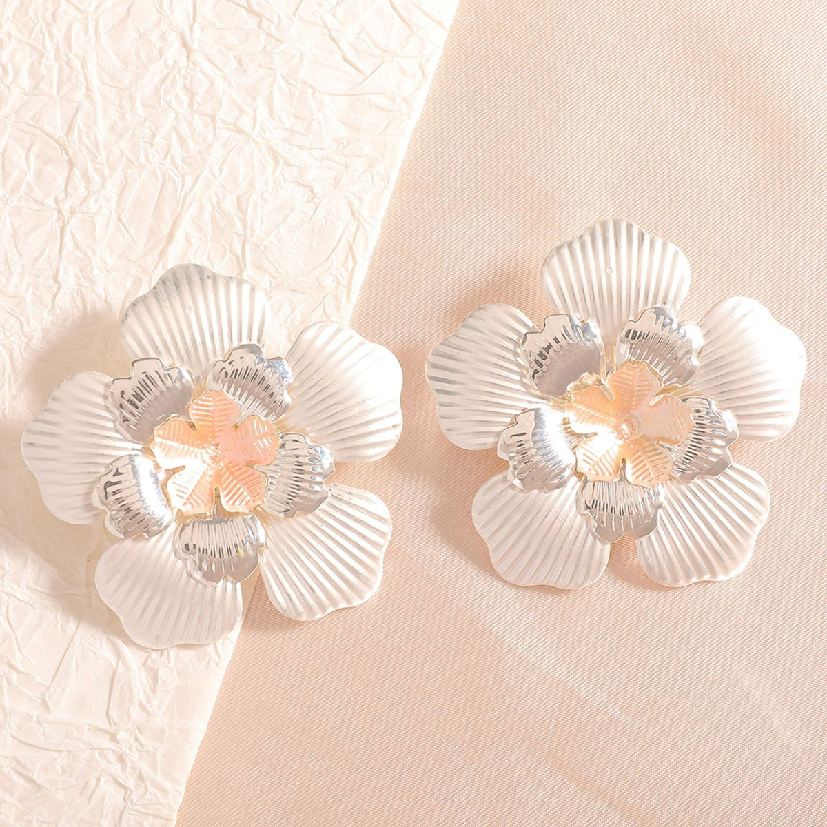 Ladies' flower earrings with intricate design and glossy accents Symbol Fashion