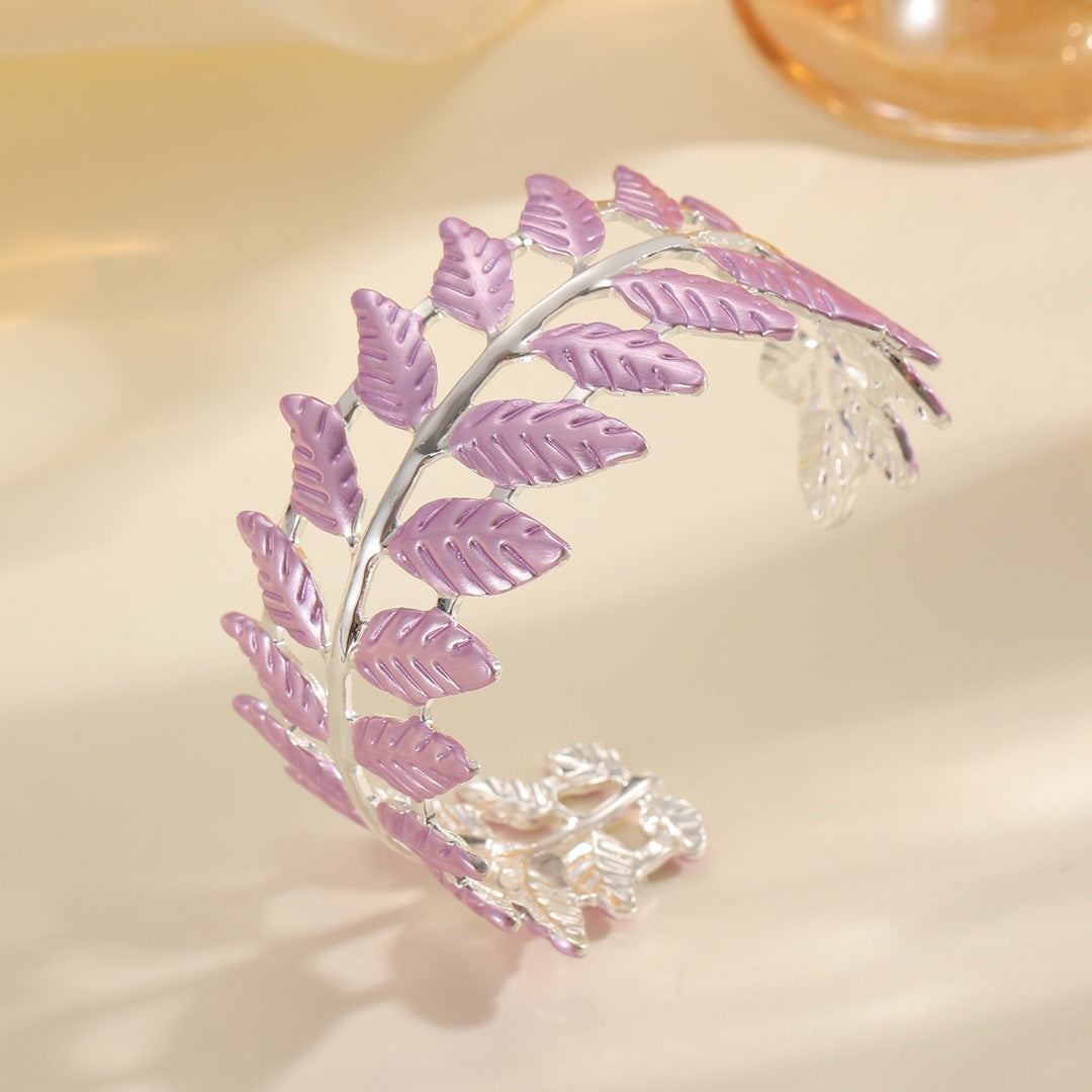 Ladies bracelet in elegant leaf design Symbol Fashion