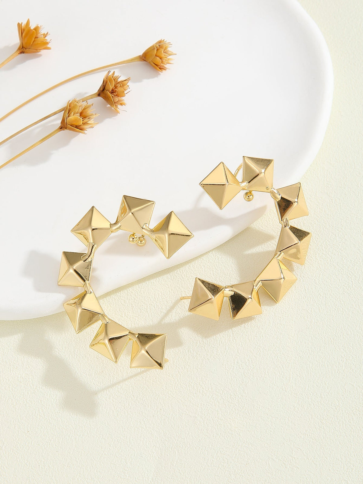 Women's bracelet with structured, golden beads Symbol Fashion
