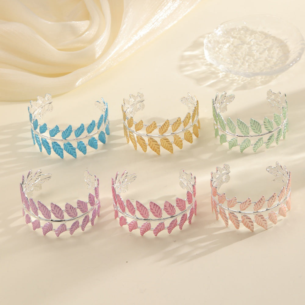Ladies bracelet in elegant leaf design Symbol Fashion
