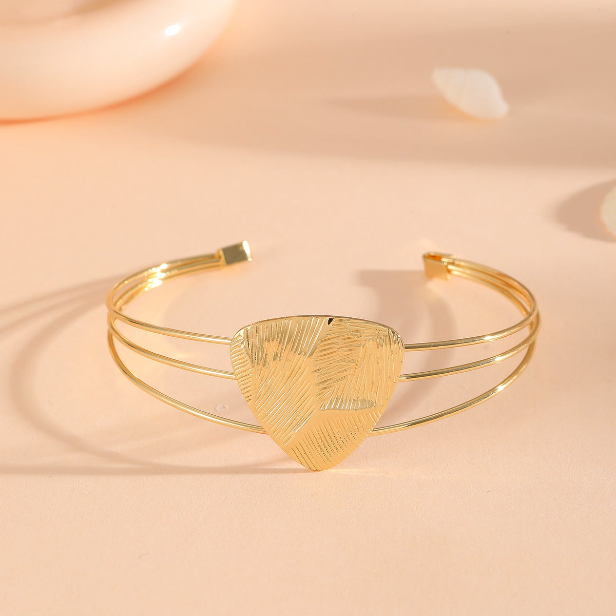 Women's bracelet with intricate bow design Symbol Fashion