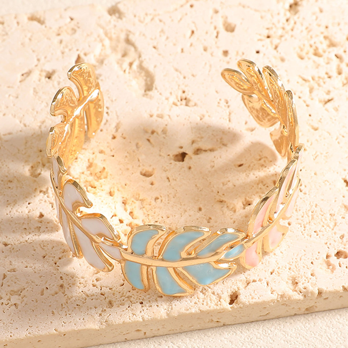 Women Open Bangle in Elegant Leaf Design Symbol Fashion