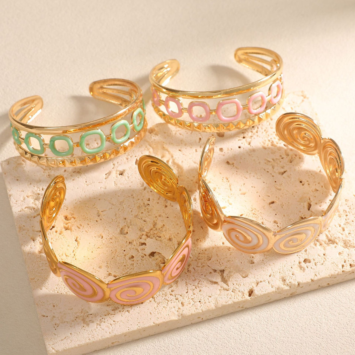 Women's cuff with elegant spiral design Symbol Fashion
