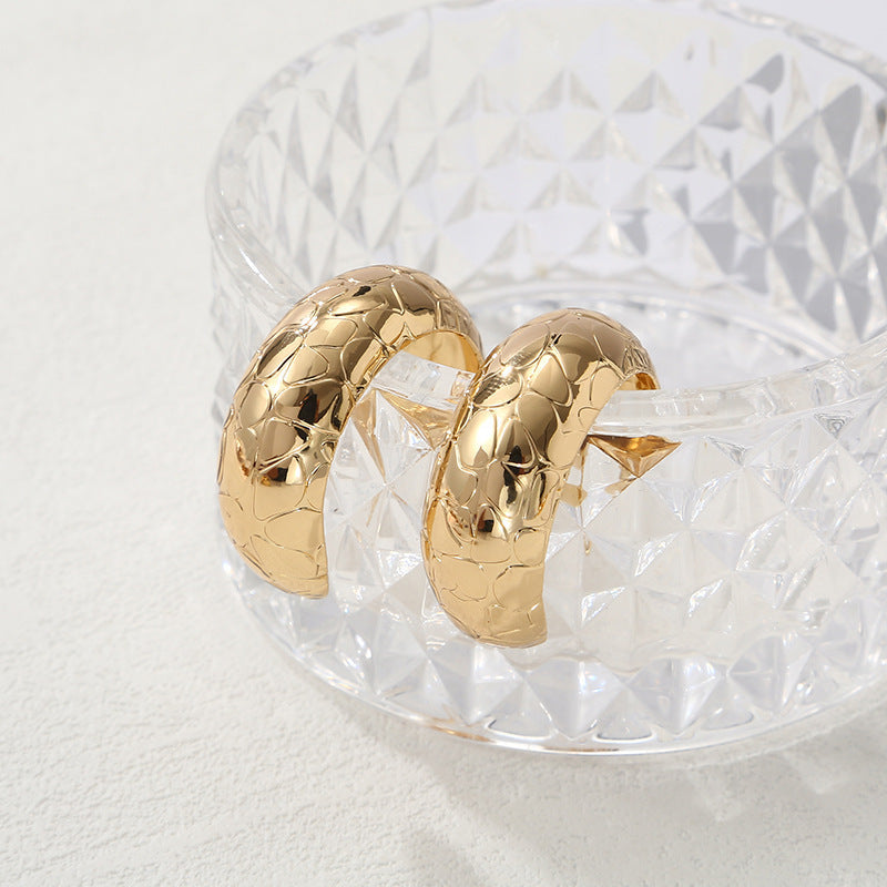 Women's hoops with elegant, modern design Symbol Fashion