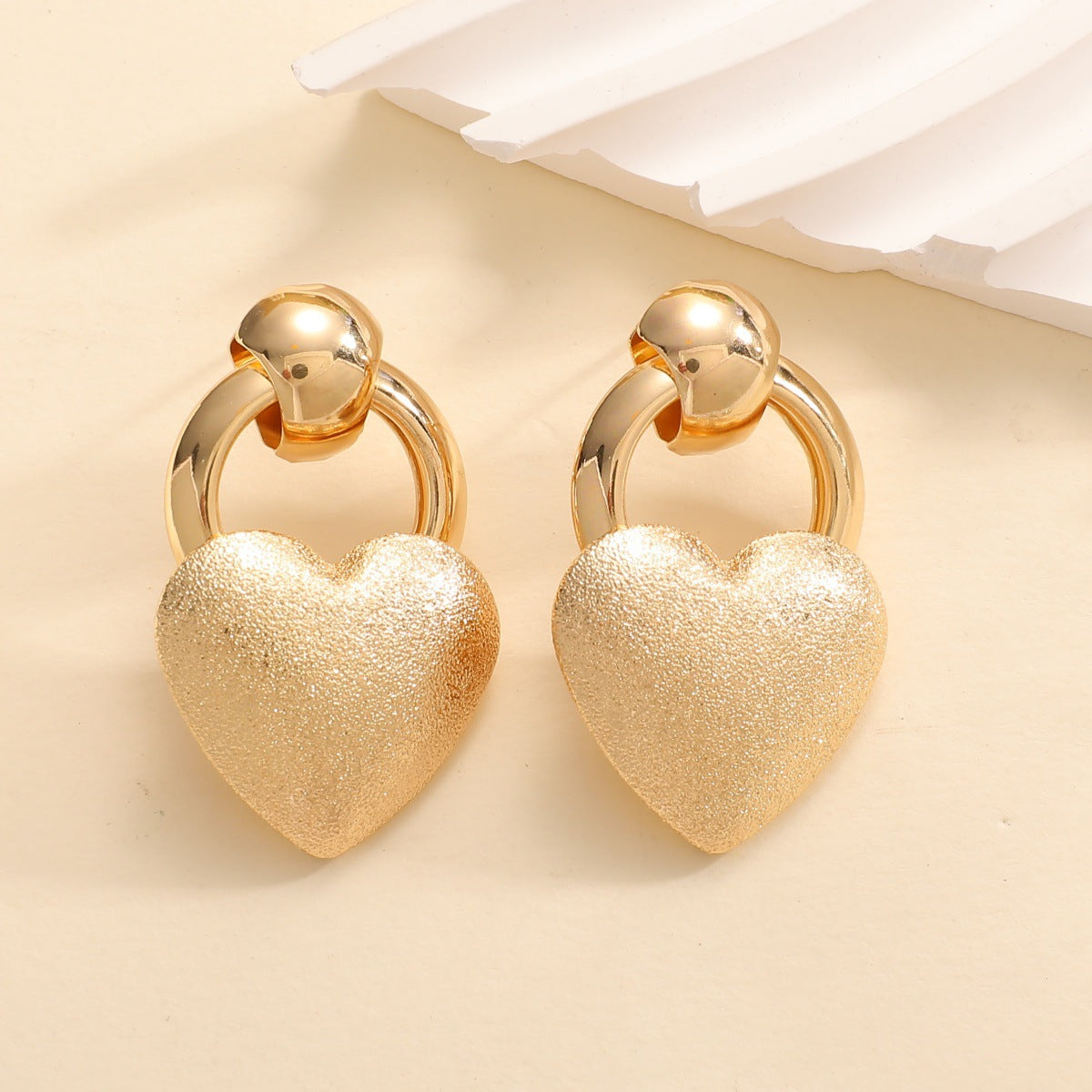 Ladies earrings in elegant heart design Symbol Fashion