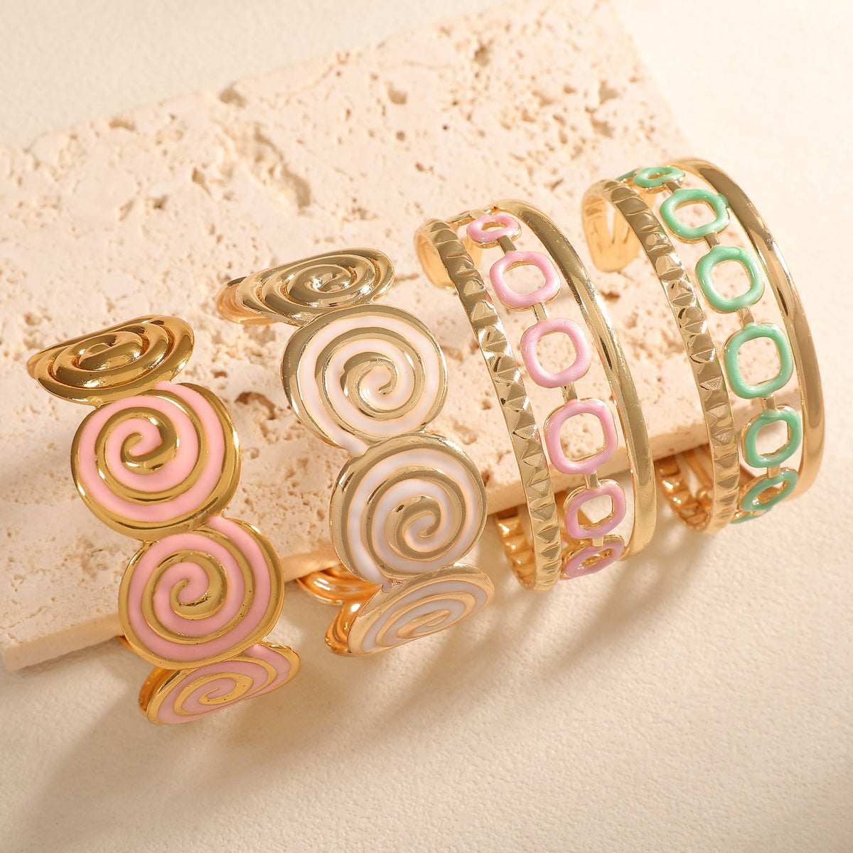 Women's cuff with elegant spiral design Symbol Fashion