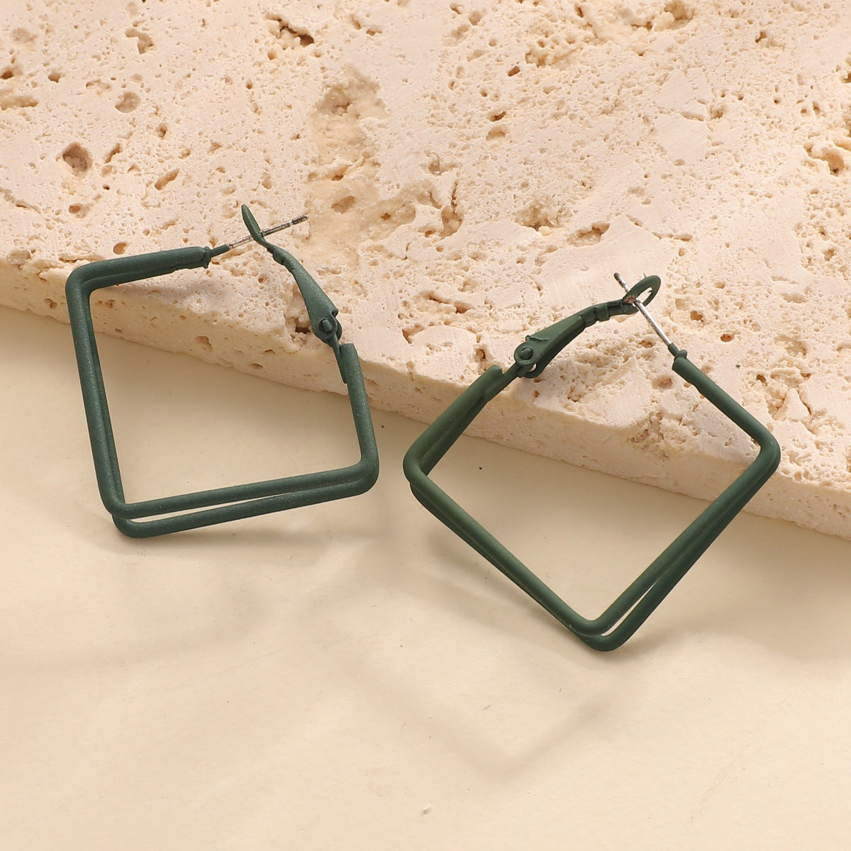 Women Geometric Earrings made of high-quality metal Symbol Fashion