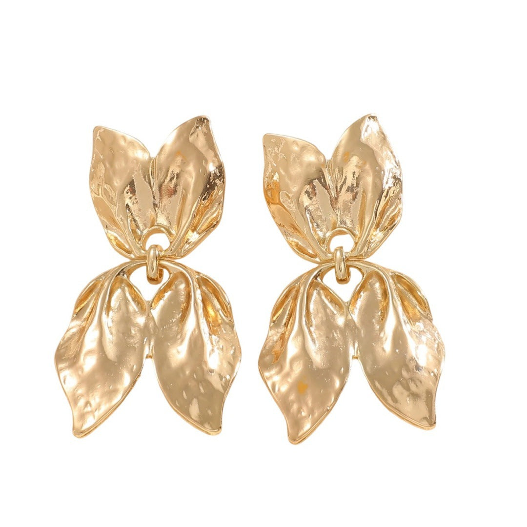 Ladies earrings in elegant leaf design Symbol Fashion