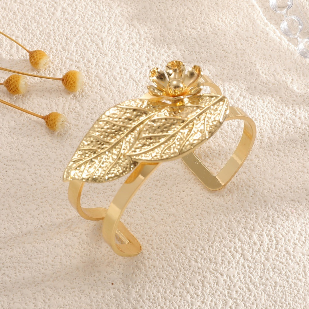 Ladies bangle with elaborate leaf design Symbol Fashion