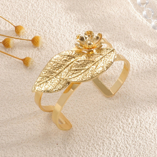 Ladies bangle with elaborate leaf design Symbol Fashion