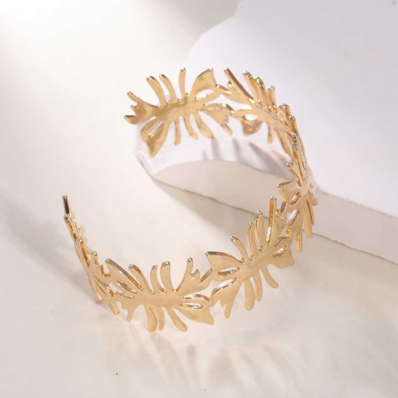 Women's Open Bangle with Elegant Wave Design Symbol Fashion