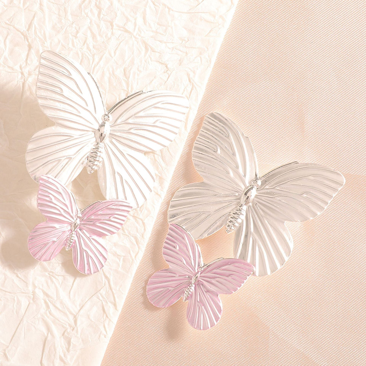 Ladies' brooches in elegant butterfly design Symbol Fashion