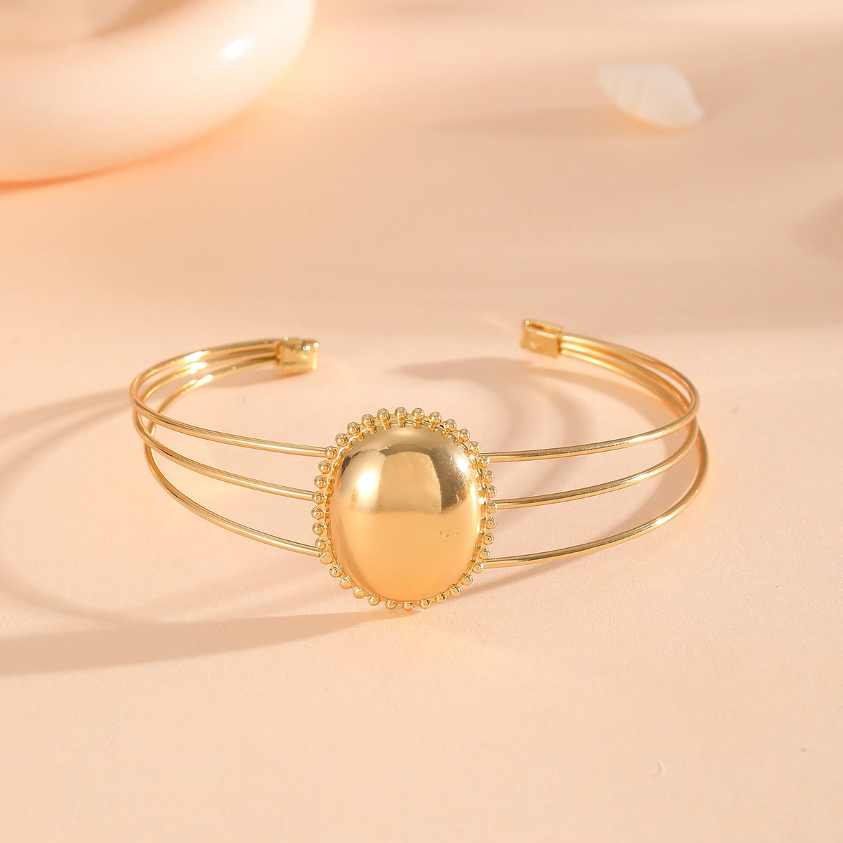 Women's bracelet with intricate bow design Symbol Fashion