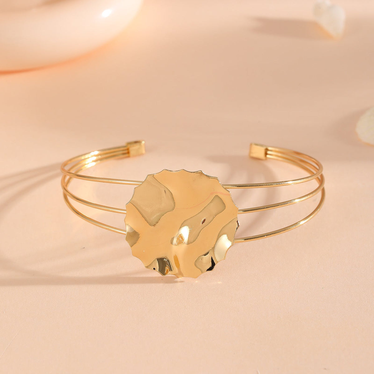 Women's bracelet with intricate bow design Symbol Fashion