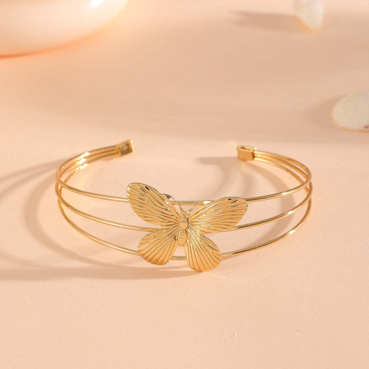 Women's bracelet with intricate bow design Symbol Fashion