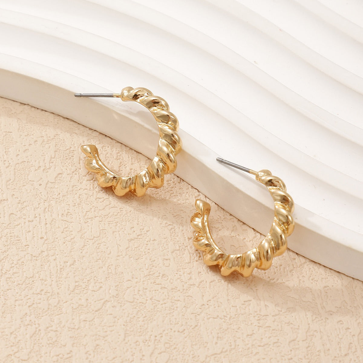 Women Hanging Earrings with Elegant Wave Design Symbol Fashion