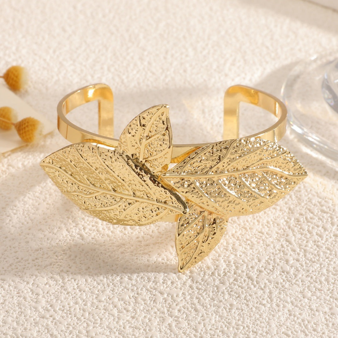 Ladies' bangle with artistic leaf design Symbol Fashion