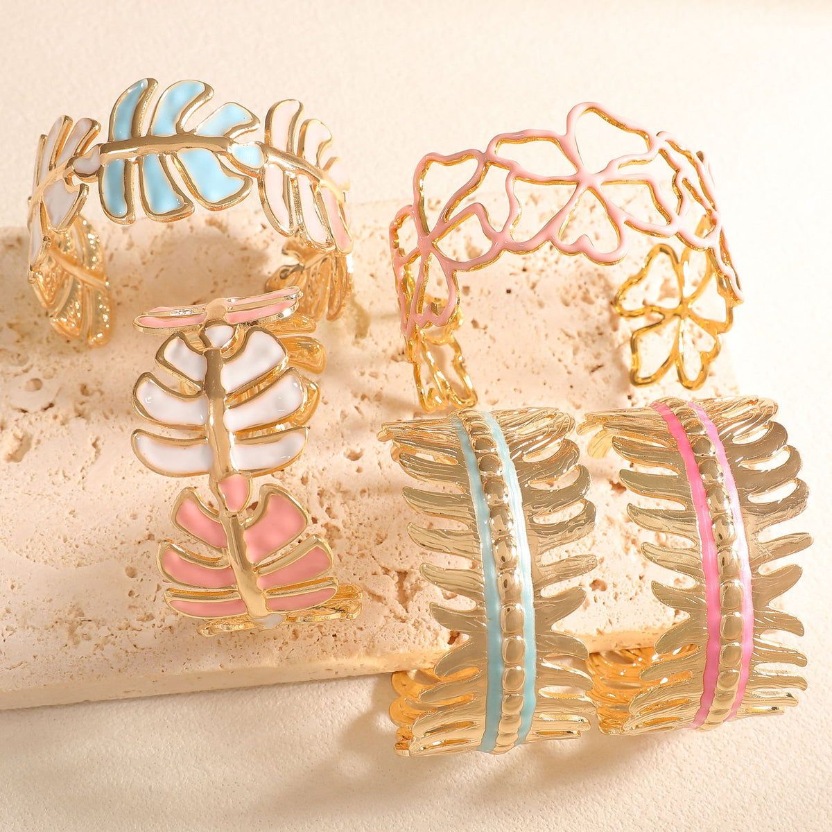 Women Open Bangle in Elegant Leaf Design Symbol Fashion