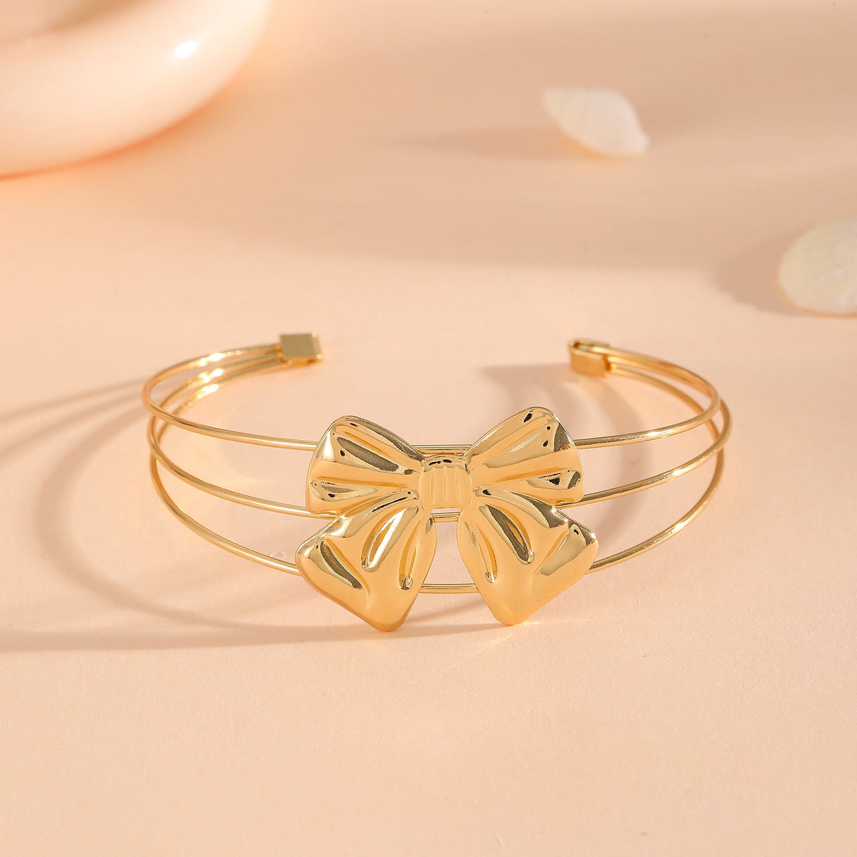 Women's bracelet with intricate bow design Symbol Fashion
