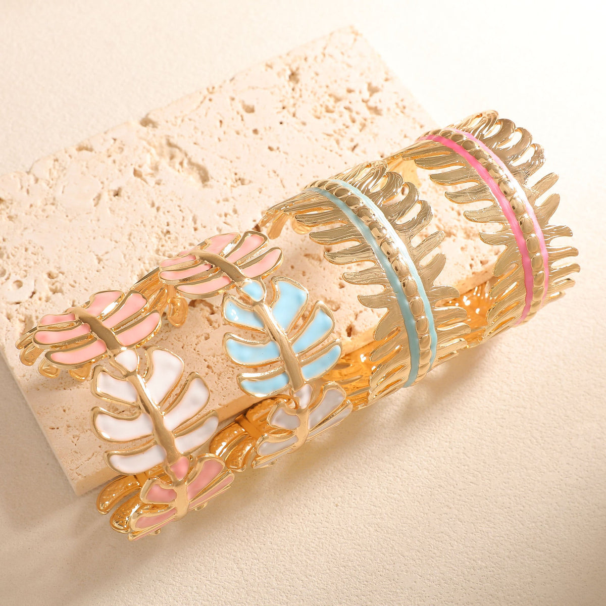 Women Open Bangle in Elegant Leaf Design Symbol Fashion
