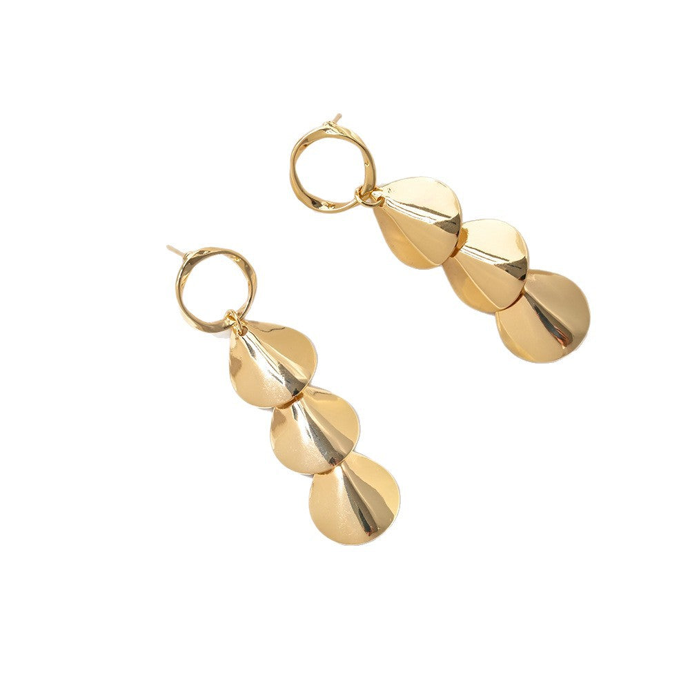 Women Hanging Earrings with Elegant Shell Design Symbol Fashion