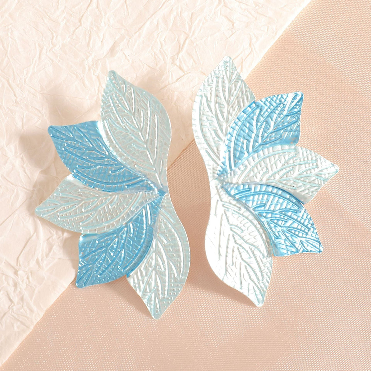 Women’s hair accessory with elaborate leaf design Symbol Fashion