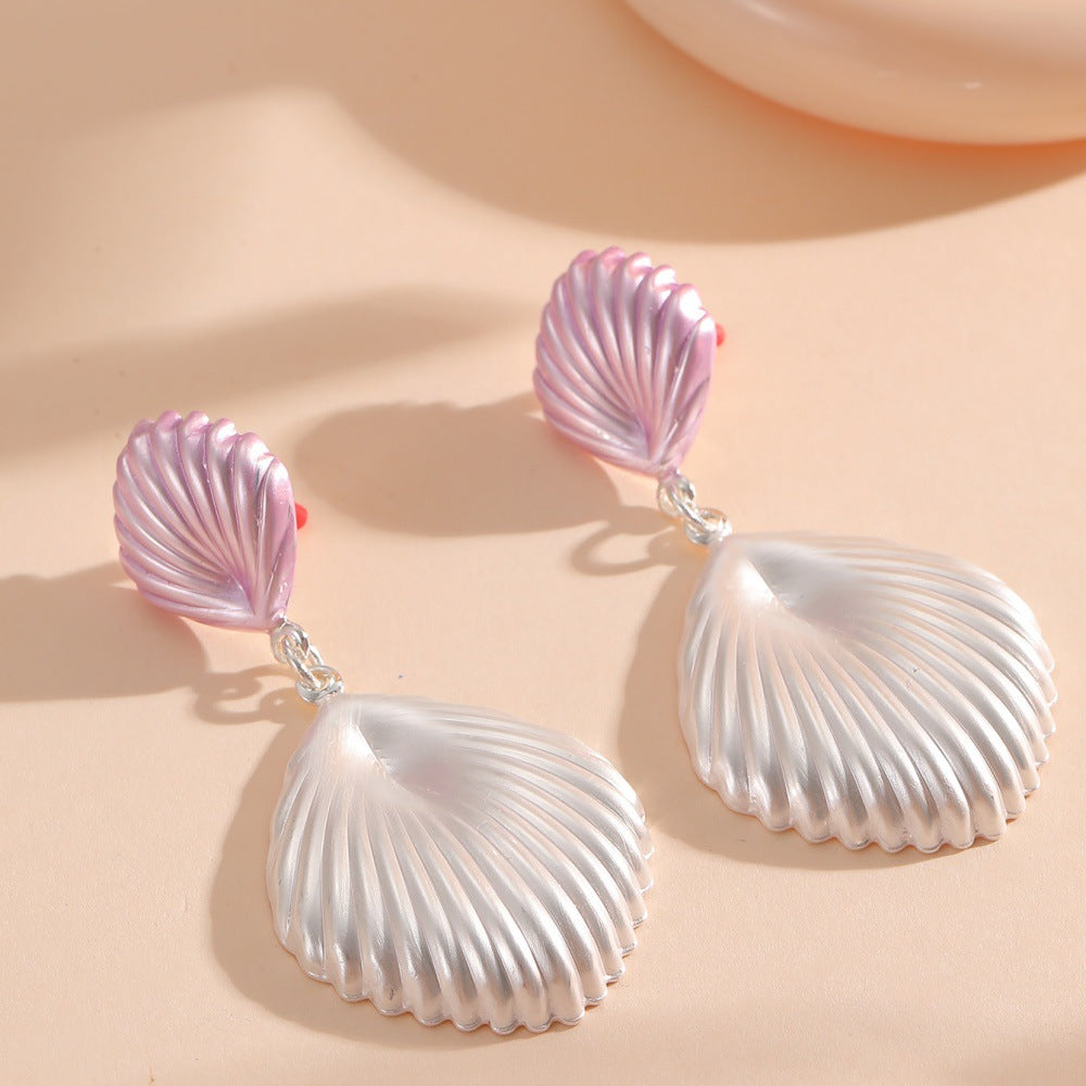 Ladies Hanging Earrings in Elegant Shell Design Symbol Fashion